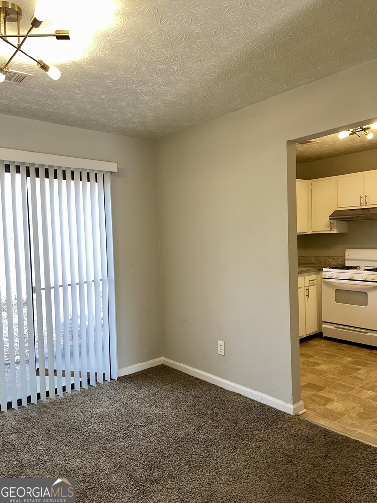 945 Silverwood Drive - Photo 2