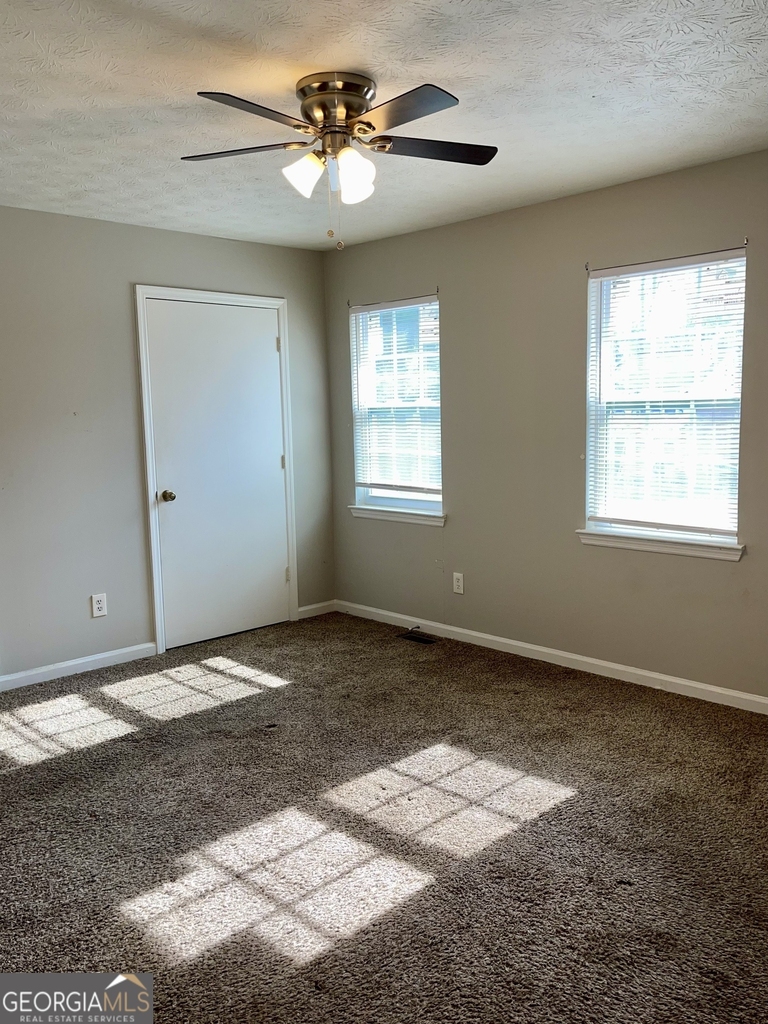 945 Silverwood Drive - Photo 5