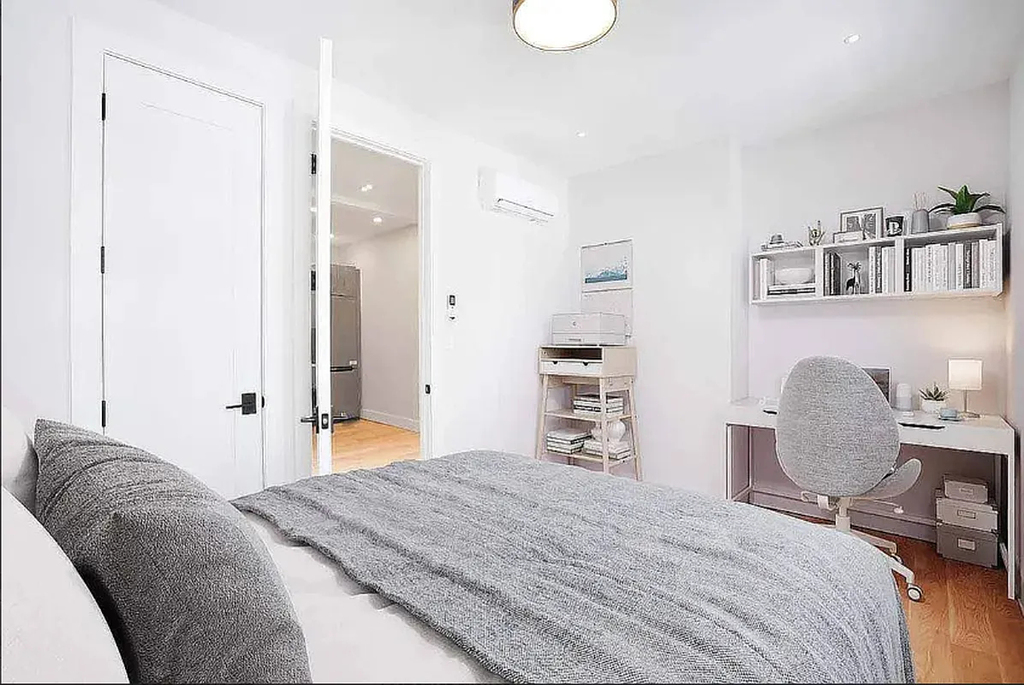 70 Greenpoint Avenue - Photo 3