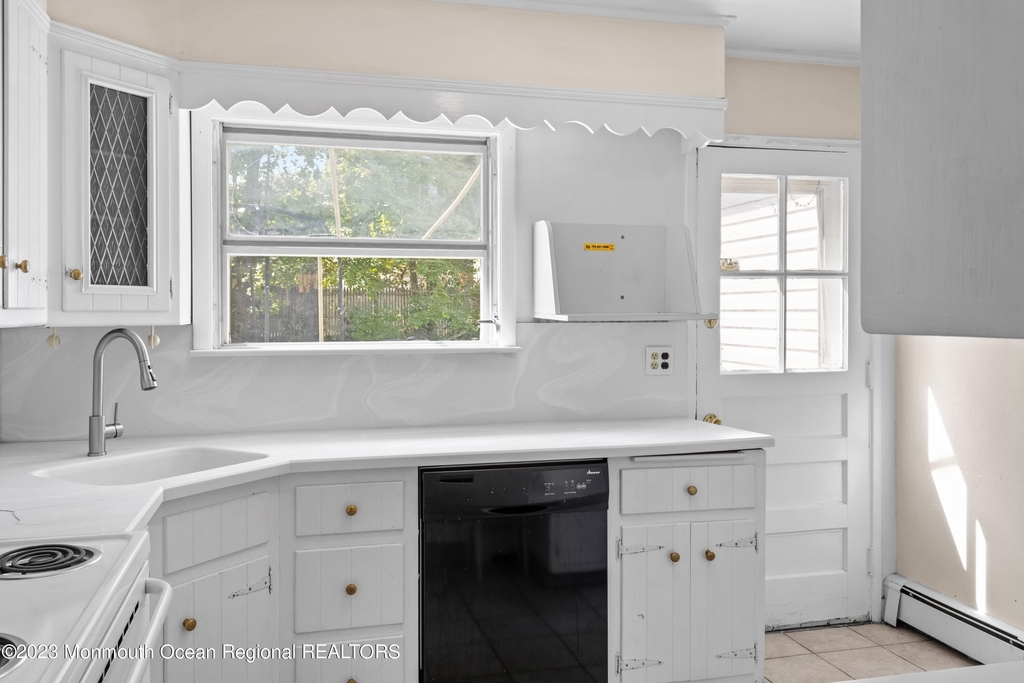 988 Woodgate Avenue - Photo 8