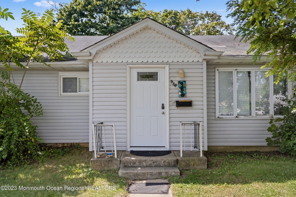 988 Woodgate Avenue - Photo 3