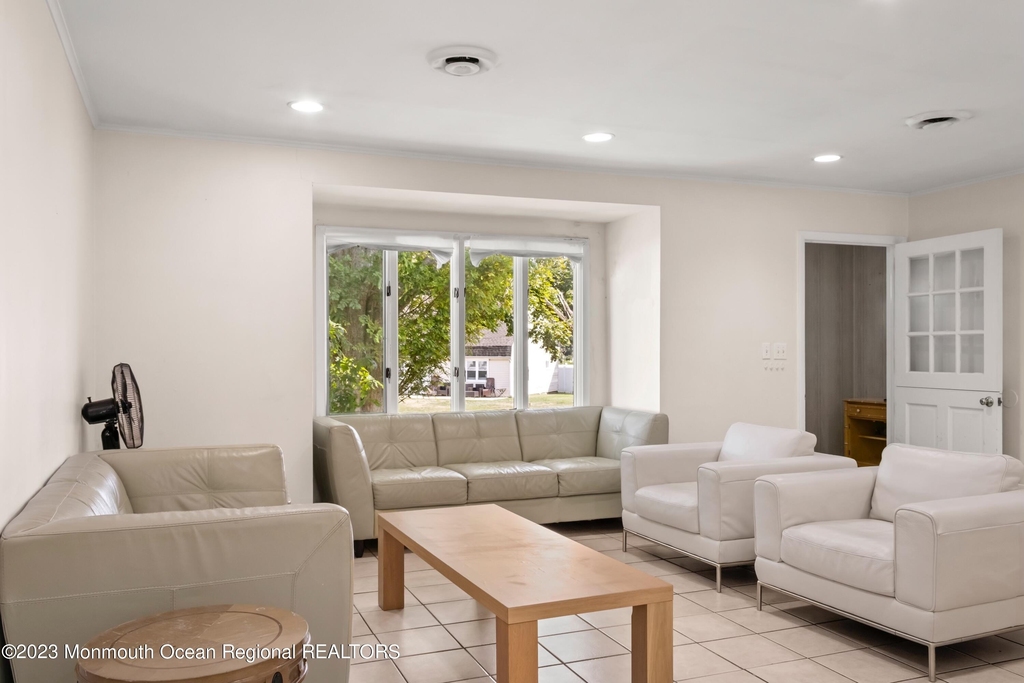 988 Woodgate Avenue - Photo 6