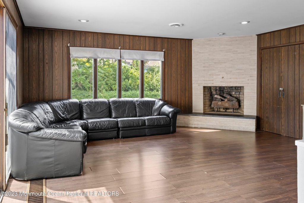 988 Woodgate Avenue - Photo 11