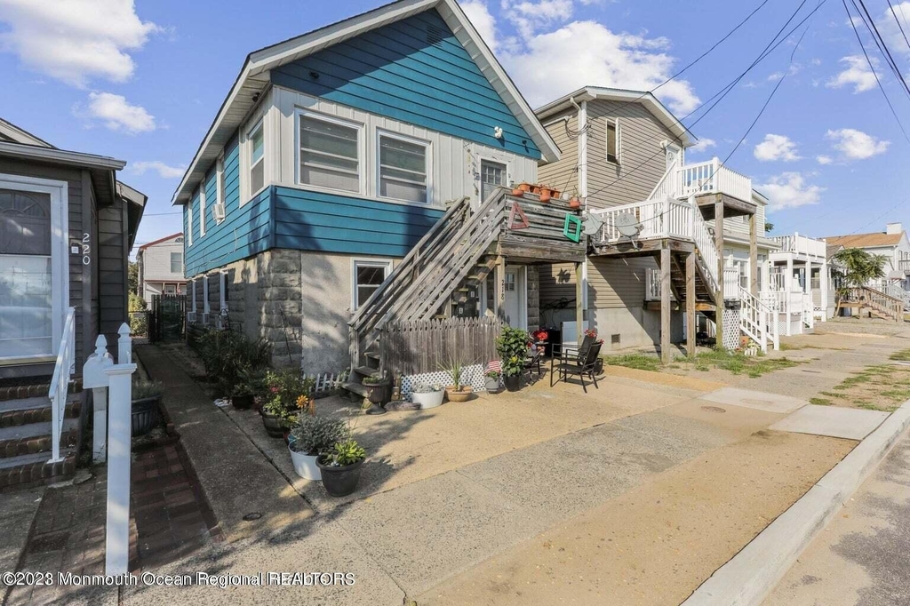 218 Porter Avenue - Photo 2