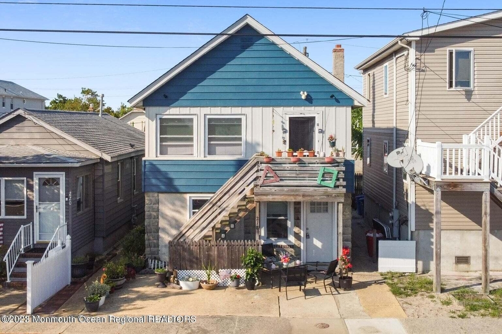 218 Porter Avenue - Photo 0