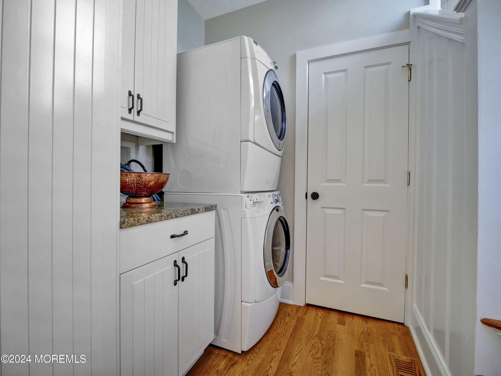 106 10th Avenue - Photo 16