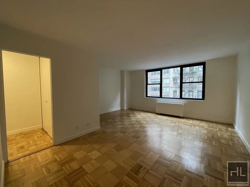 East 49 Street - Photo 0