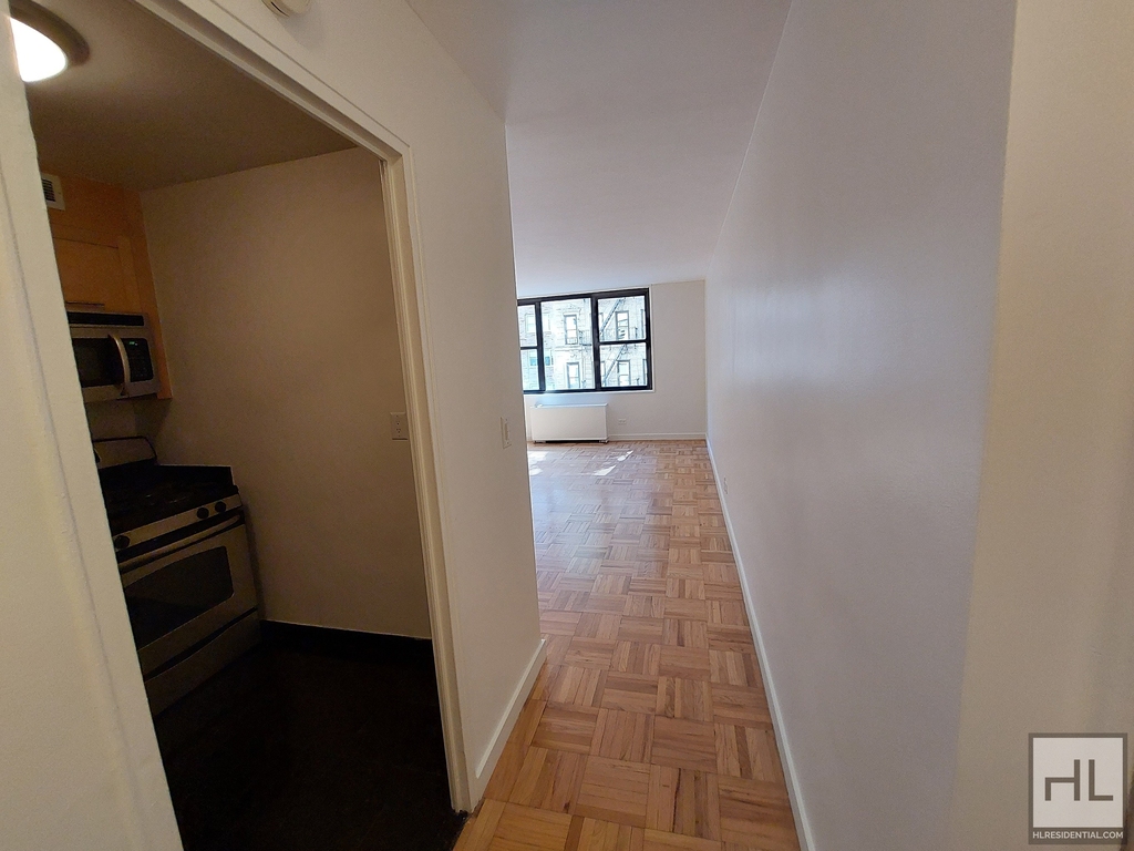 East 49 Street - Photo 2