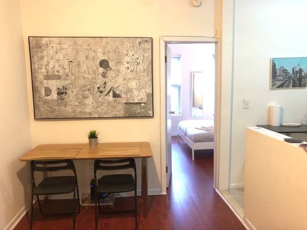 East 11 Street - Photo 4