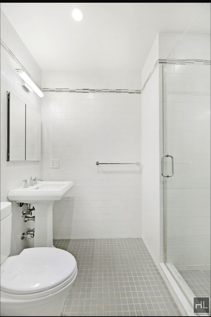 East 70 Street - Photo 8