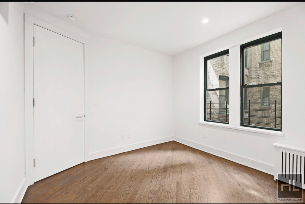 East 70 Street - Photo 5