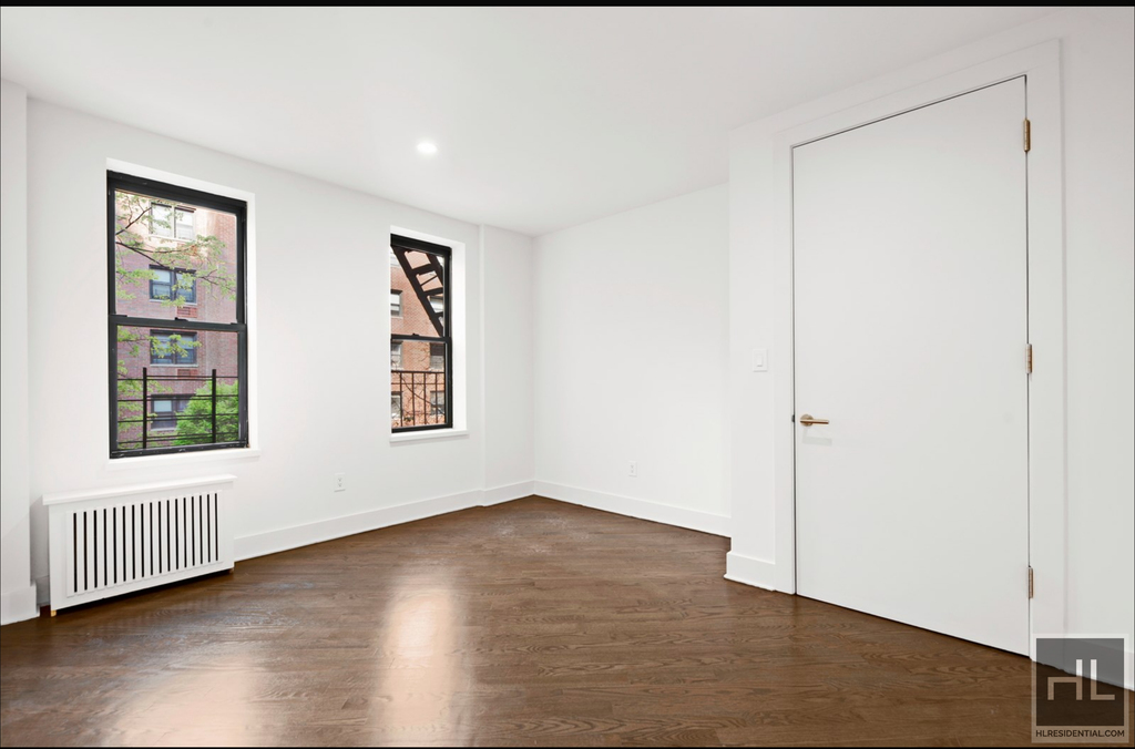 East 70 Street - Photo 4