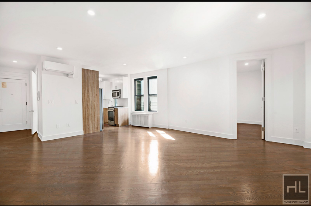 East 70 Street - Photo 2