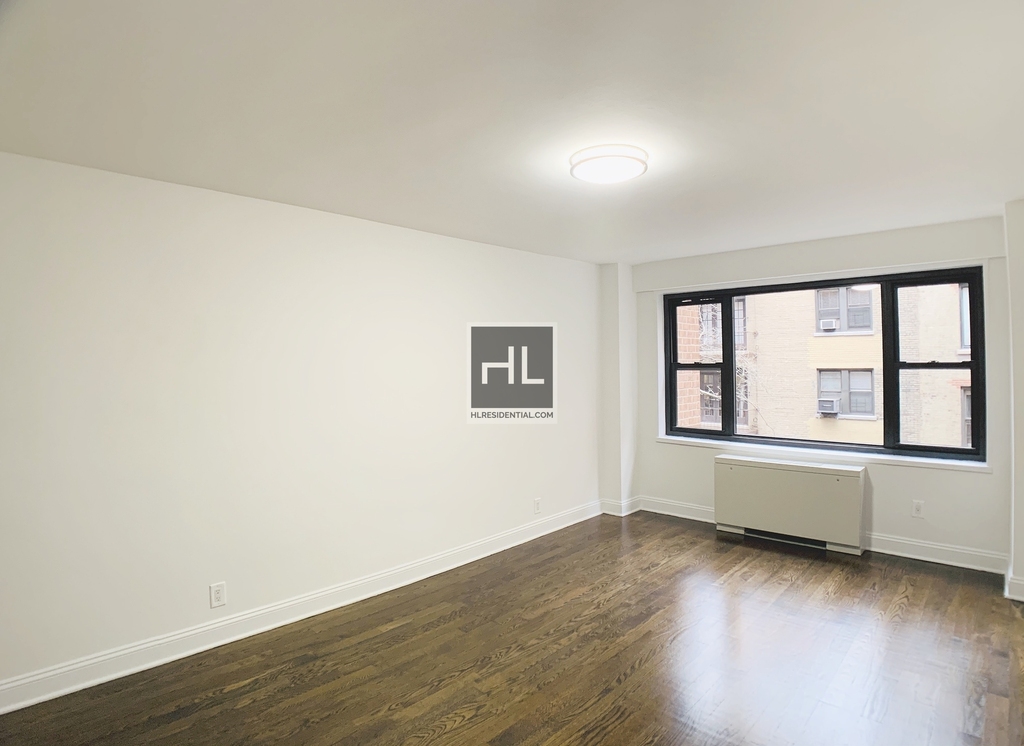 East 56 Street - Photo 4