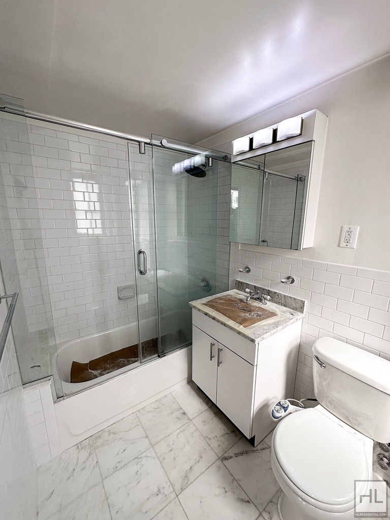 East 69 Street - Photo 1