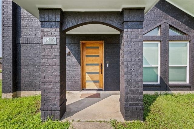 1506 Windmill Lane - Photo 2