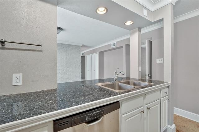5932 Sandhurst Lane - Photo 15