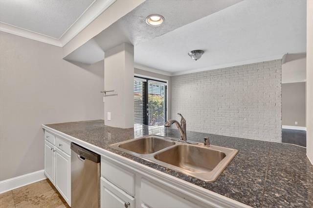 5932 Sandhurst Lane - Photo 17