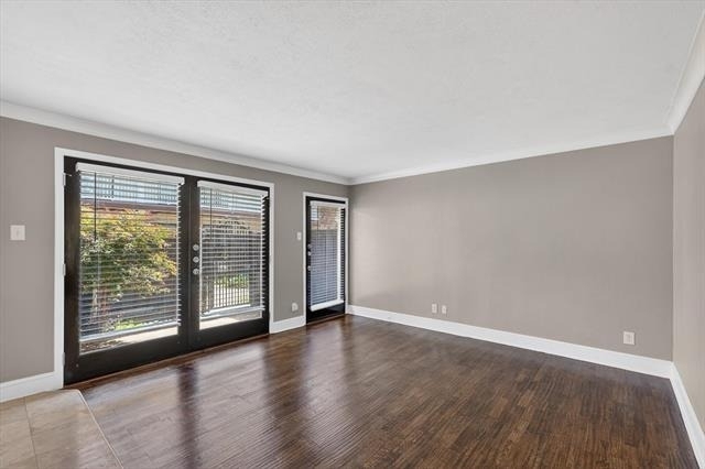 5932 Sandhurst Lane - Photo 5