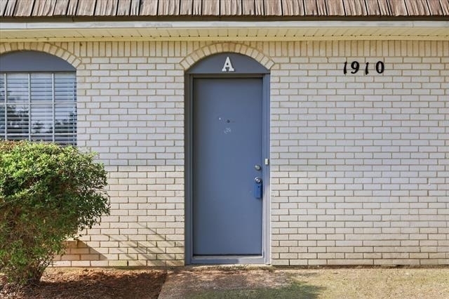 1910 W Sanford Street - Photo 2