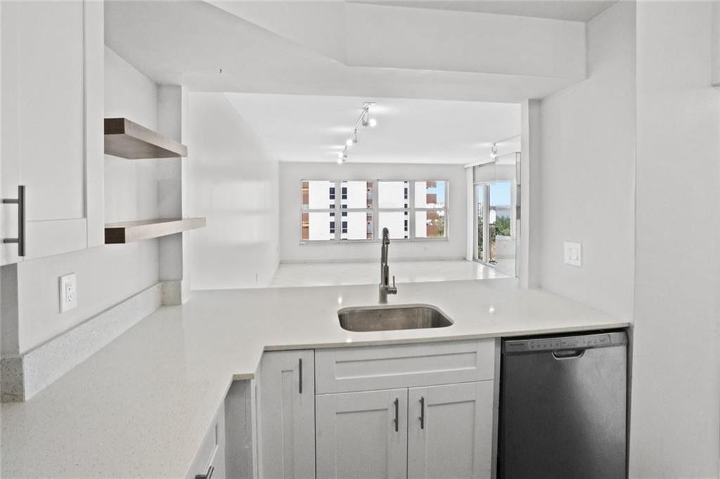 3000 E Sunrise Boulevard - Photo 5