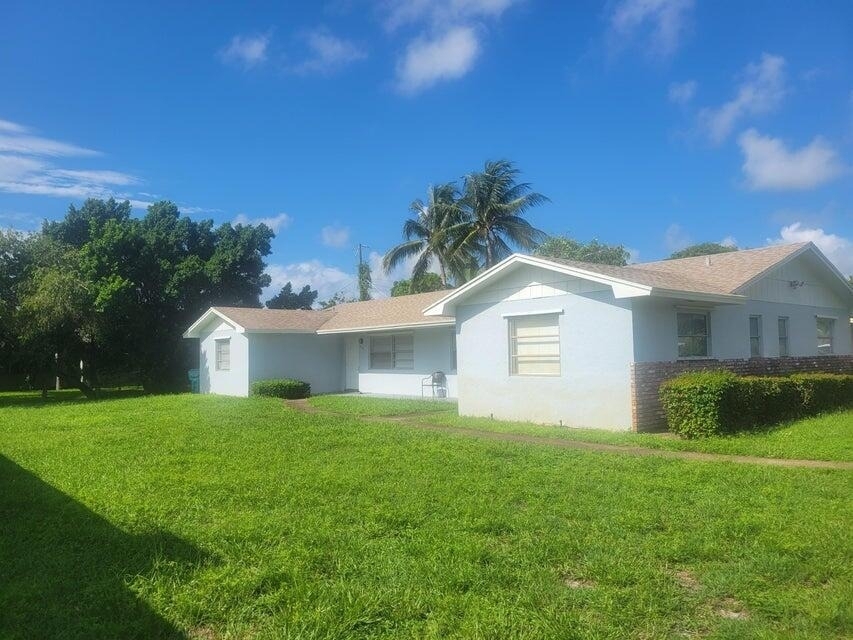242 Se 24th Avenue - Photo 0