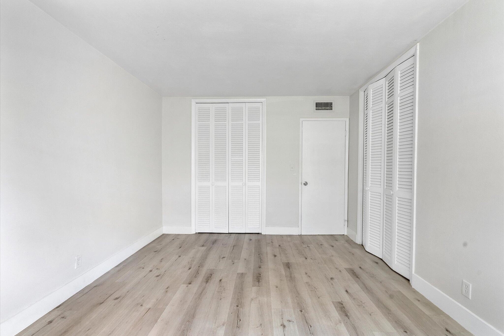 1638 Plunkett Street - Photo 17