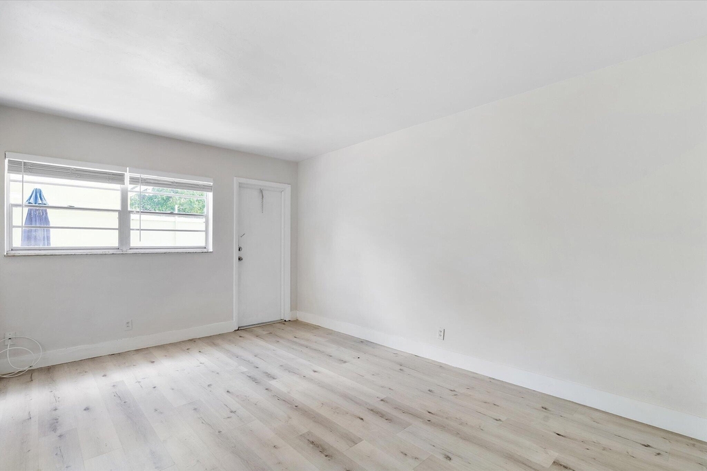 1638 Plunkett Street - Photo 15