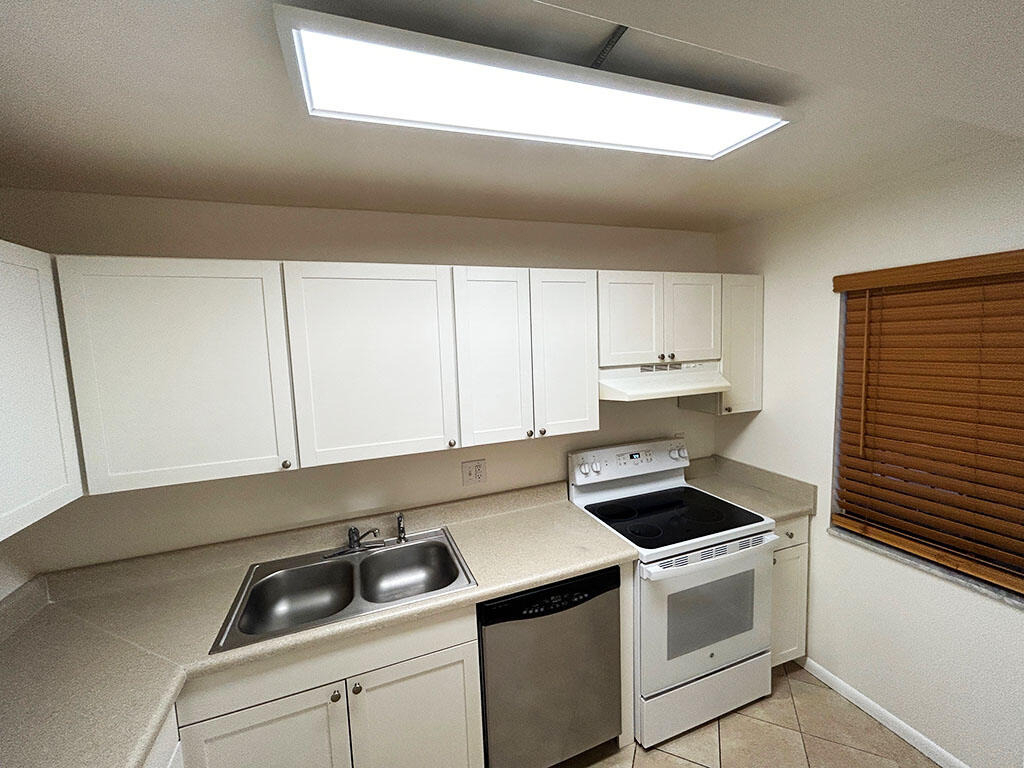 2828 Tennis Club Drive - Photo 4
