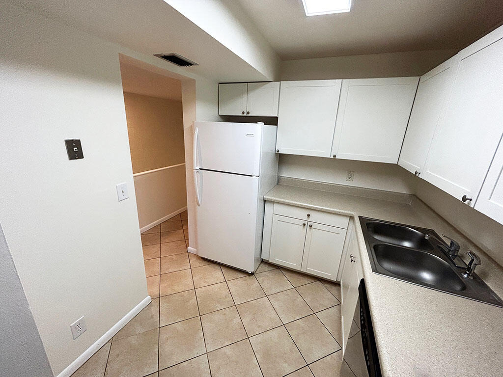 2828 Tennis Club Drive - Photo 3