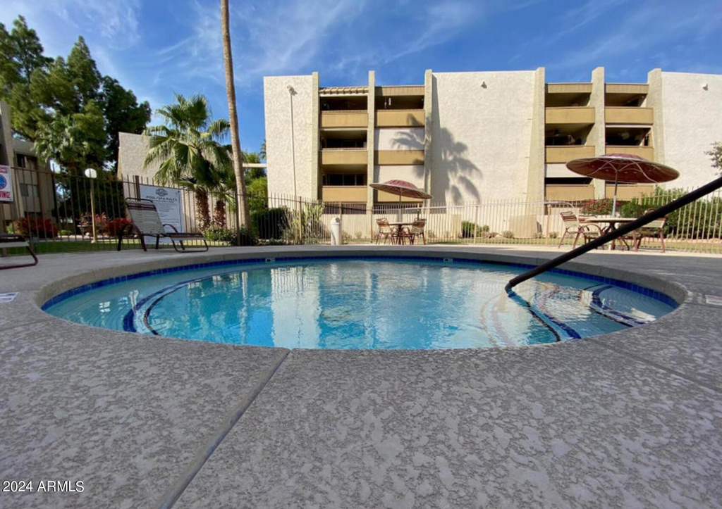 7625 E Camelback Road - Photo 2