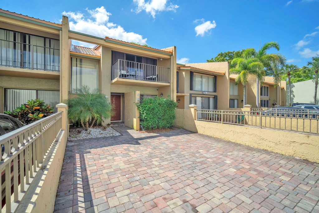 740 E Coco Plum Circle - Photo 2