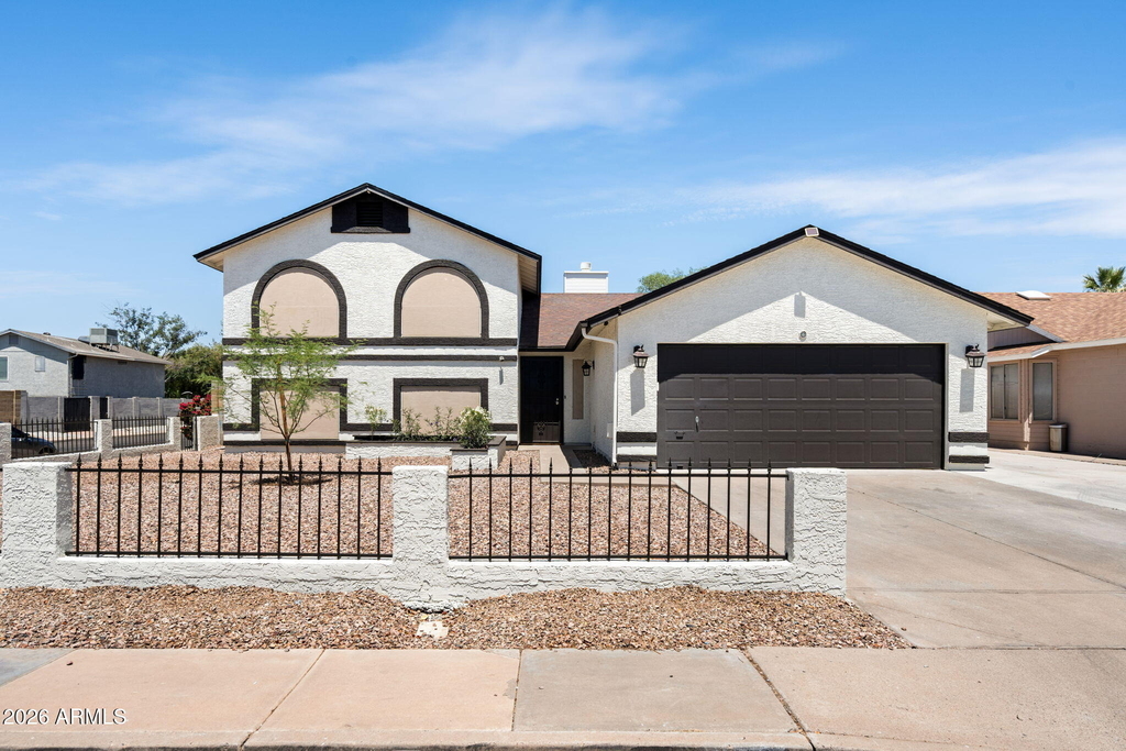 620 E Appaloosa Road - Photo 0