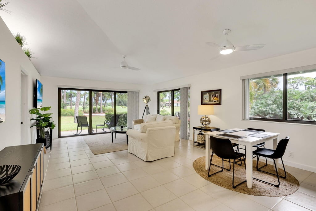 526 Club Drive - Photo 4