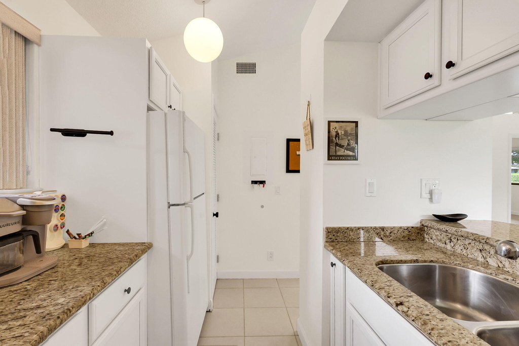 526 Club Drive - Photo 9