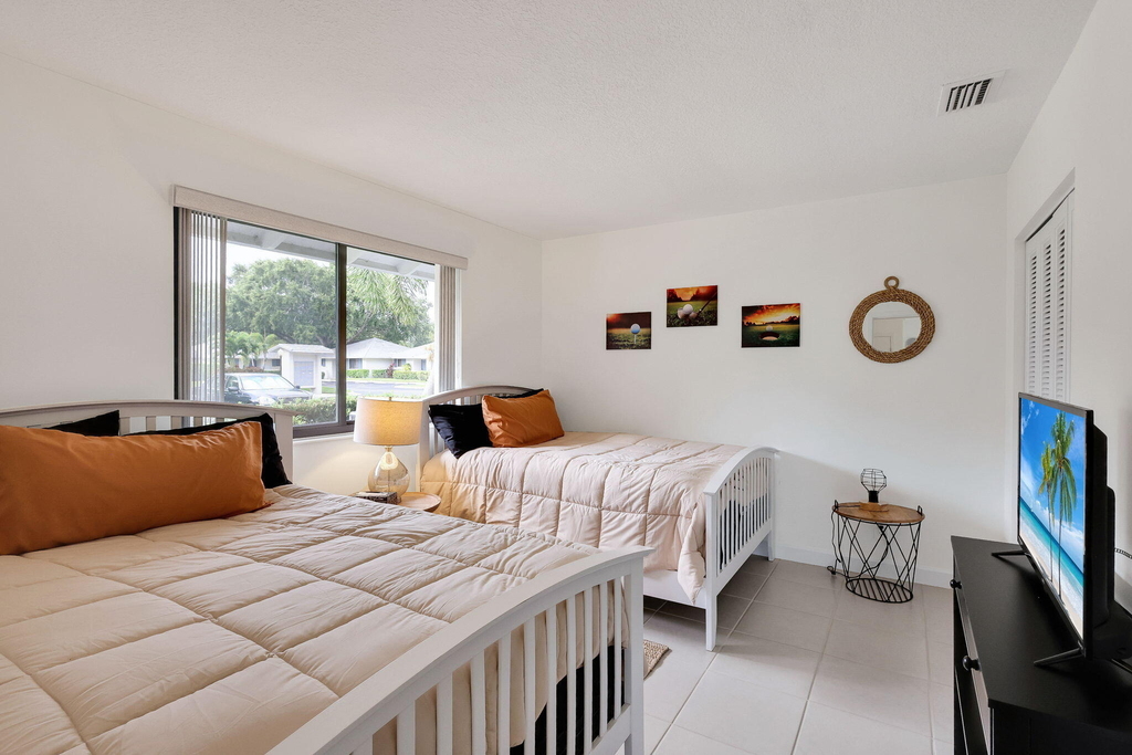 526 Club Drive - Photo 18