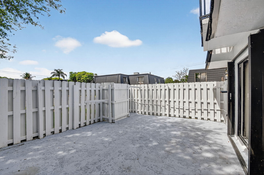 320 Woodland Road - Photo 3