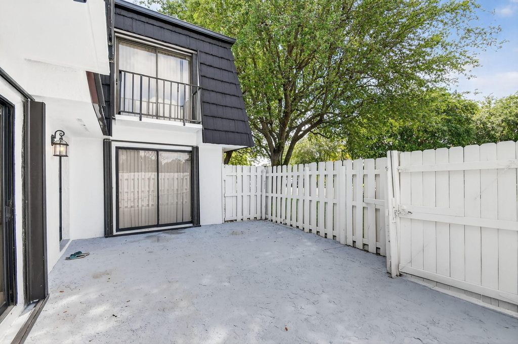 320 Woodland Road - Photo 0