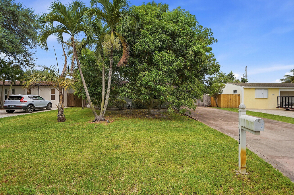 1208 N 31st Avenue - Photo 2