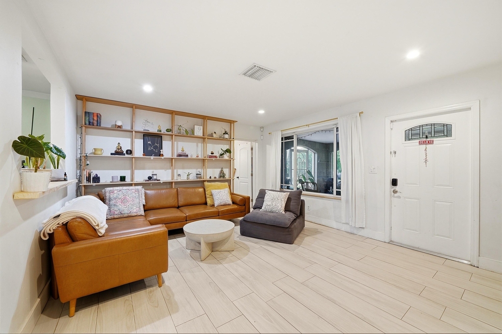 1208 N 31st Avenue - Photo 5