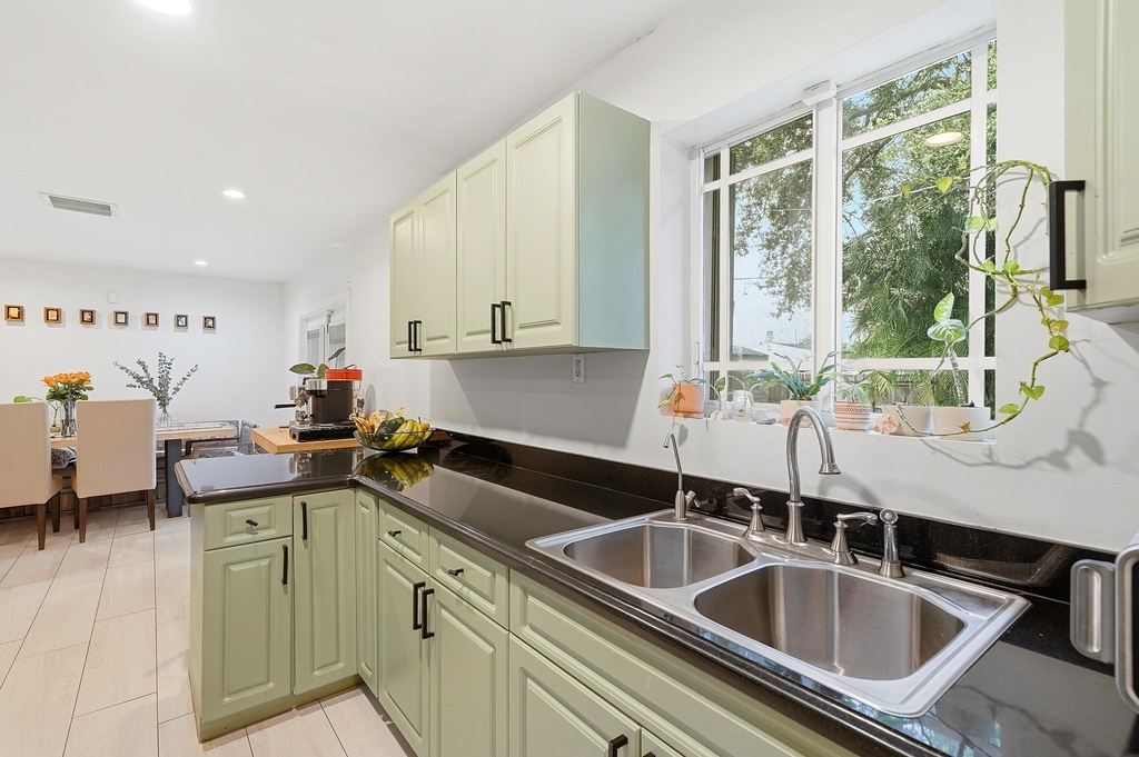 1208 N 31st Avenue - Photo 10