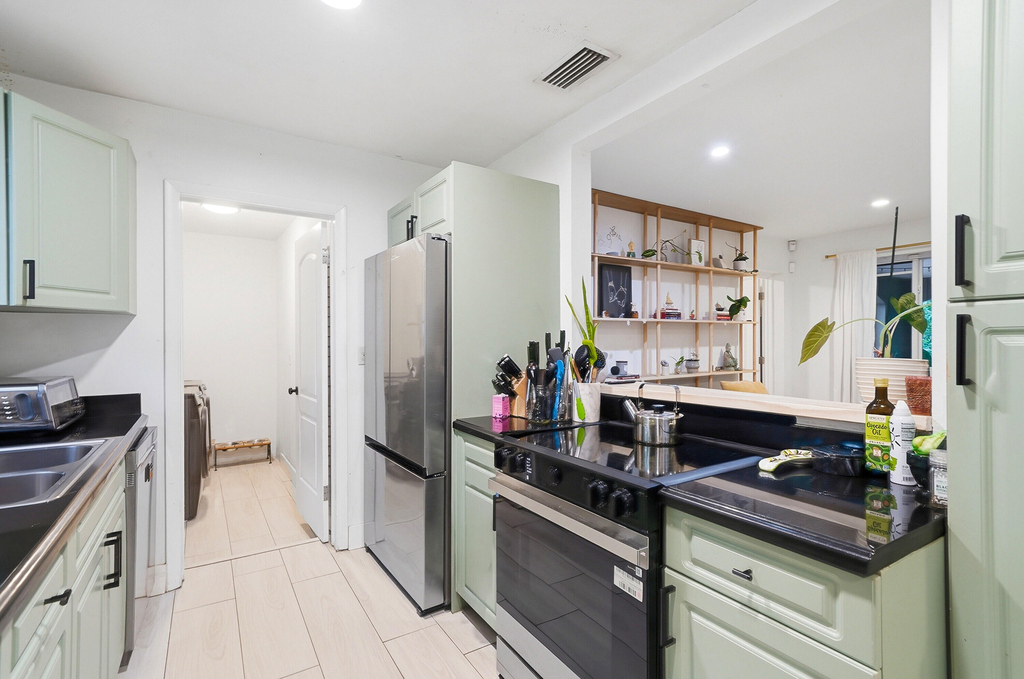 1208 N 31st Avenue - Photo 12