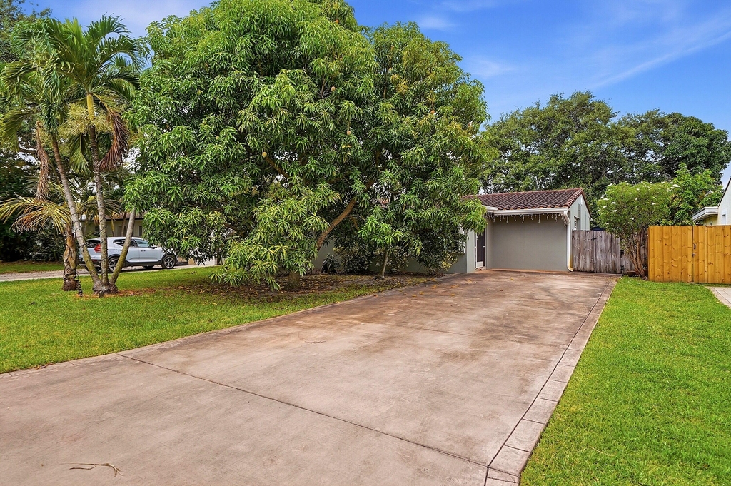 1208 N 31st Avenue - Photo 0