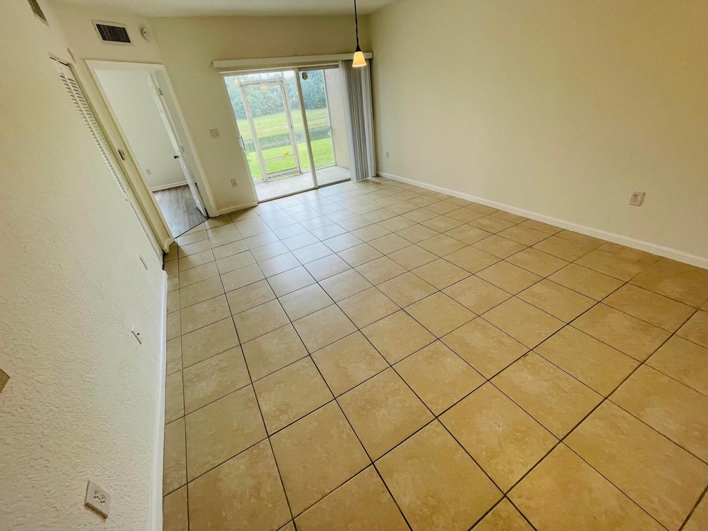 1055 Golden Lakes Boulevard - Photo 5