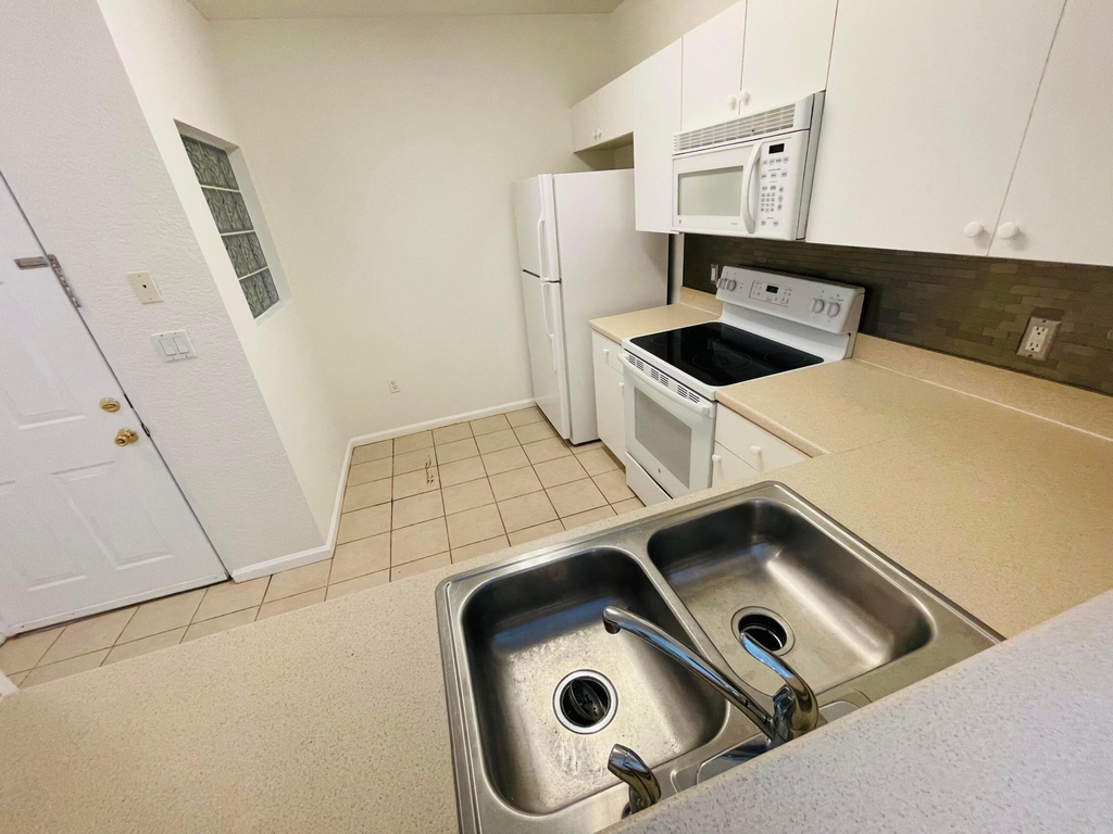 1055 Golden Lakes Boulevard - Photo 7
