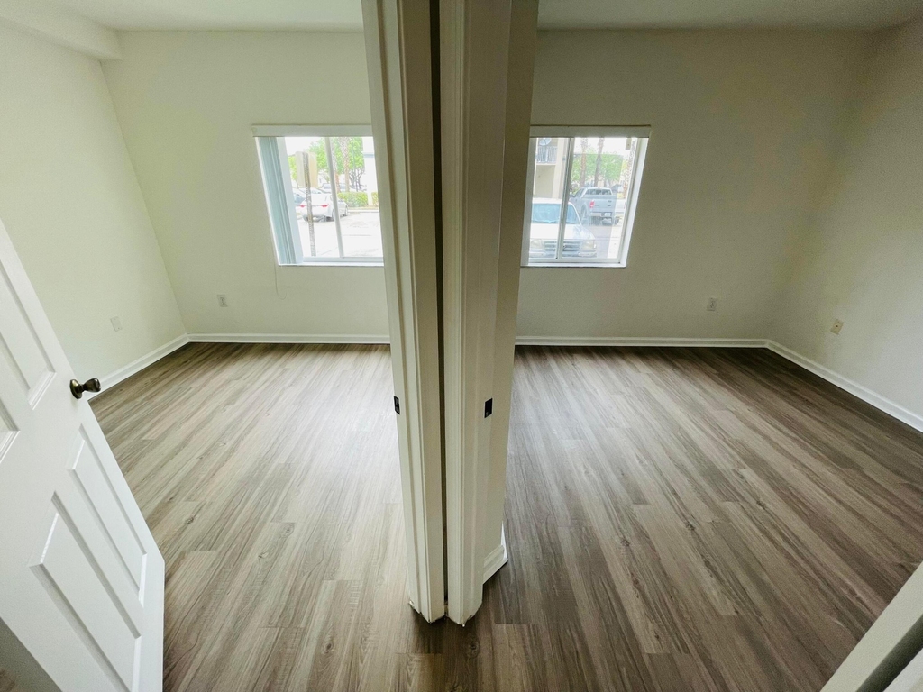 1055 Golden Lakes Boulevard - Photo 10