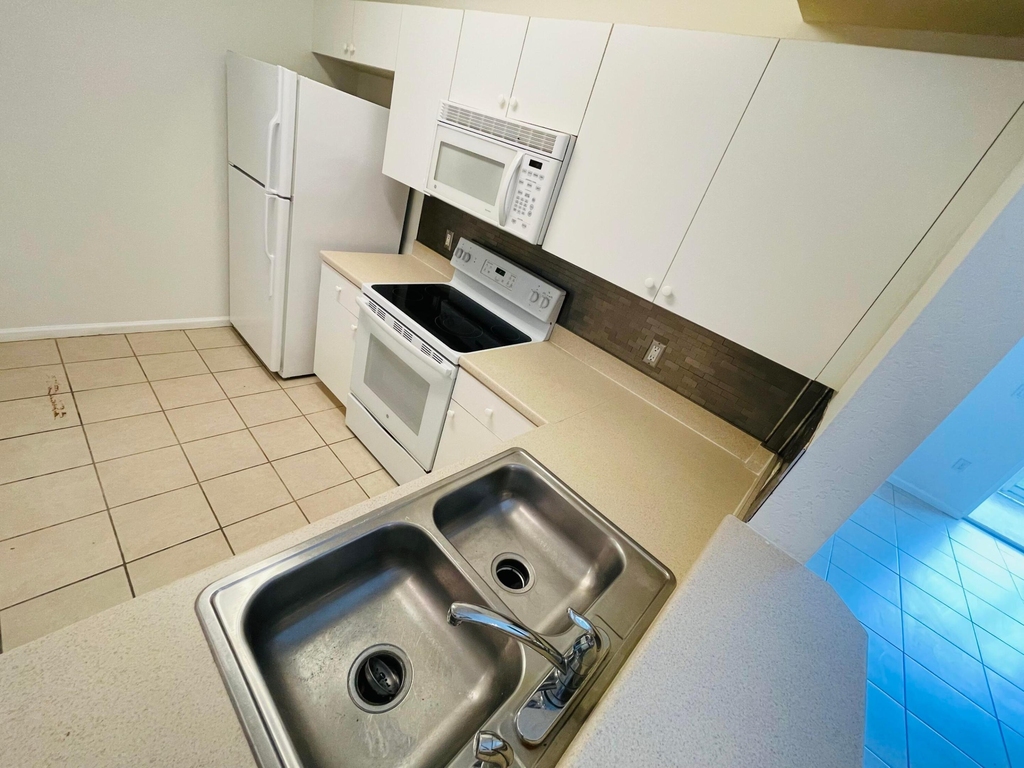 1055 Golden Lakes Boulevard - Photo 6