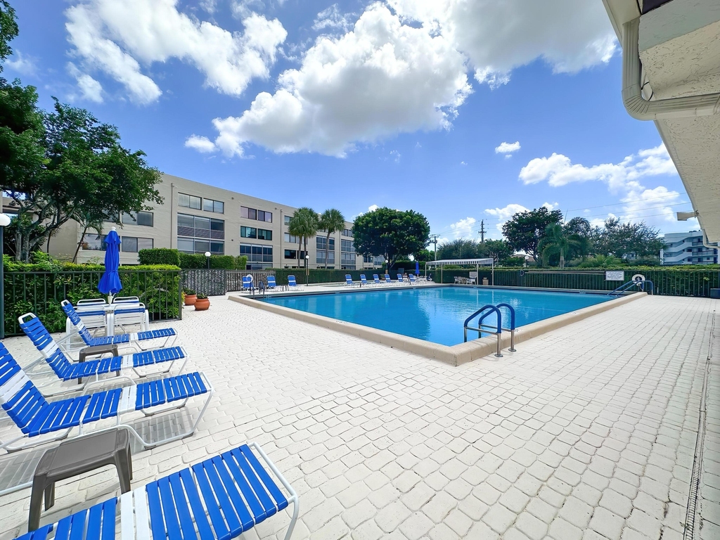 3154 Via Poinciana - Photo 0