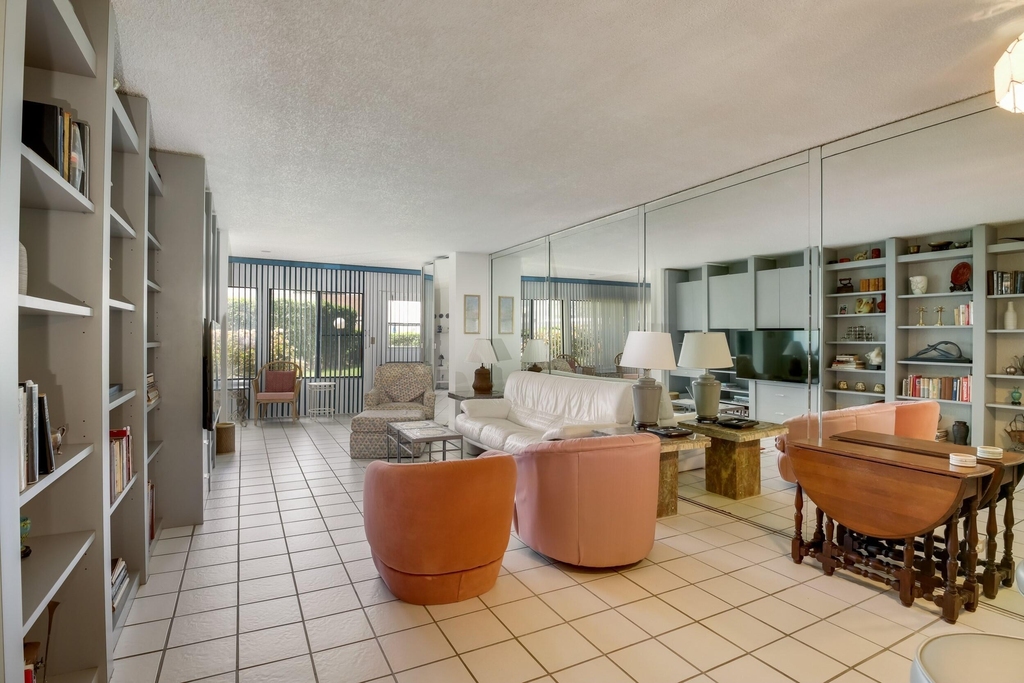 3154 Via Poinciana - Photo 3