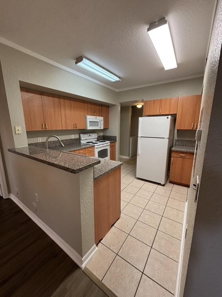 2412 Belmont Lane - Photo 3